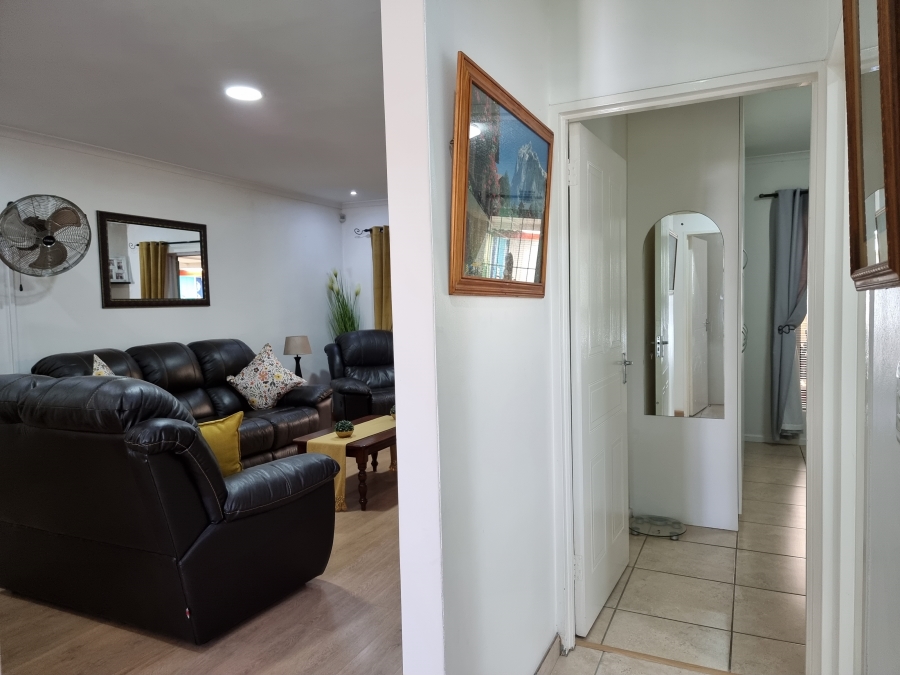 2 Bedroom Property for Sale in Sunningdale Western Cape